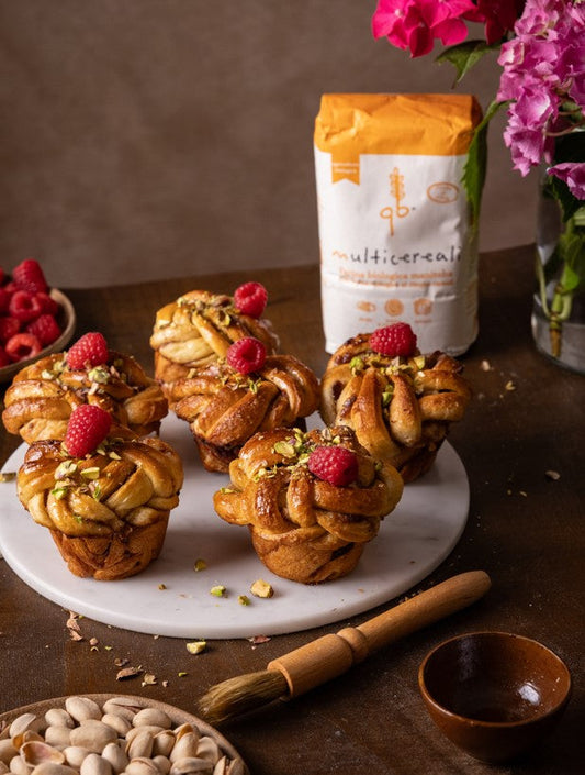 Cardamomo Buns con Pistacchio e Lamponi